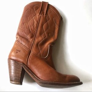 Submit all offers! ❤️ Women’s Frye cowboy boots